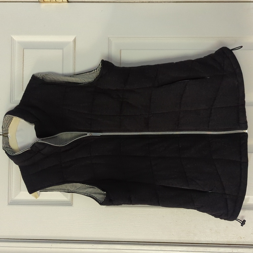 EUC Women's Marc of New York black quilted vest, size XL
